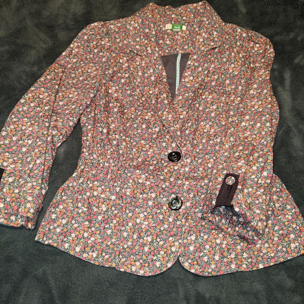 Very cute spring jacket/ blazer.  Great details, size 2